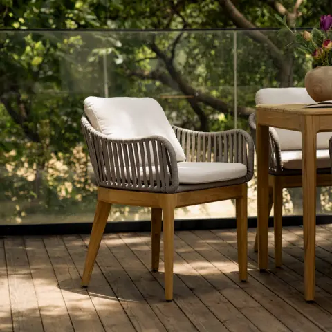 Isla Outdoor Extendable Dining Set for 4-6